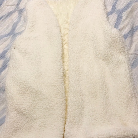 NWT - Reversible Sherpa Vest - Picture 3 of 3